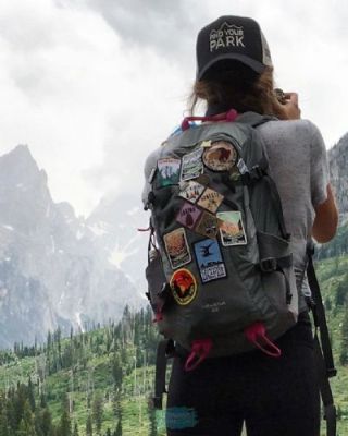 Sırt çantasıyla seyahat ederken ve işemek gerektiğinde yararlı bazı ipuçları | Peeasily | Hijyenik Kullan - At Kadın İdrar Aparatı